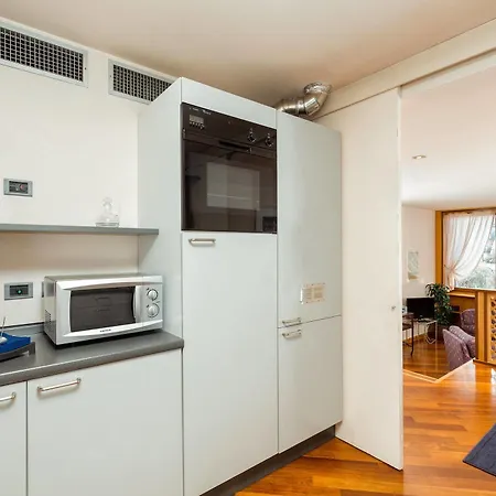 Palazzo San Marco: Historic With Lift Apartment Venice