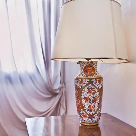 Palazzo San Marco: Historic With Lift Apartment
