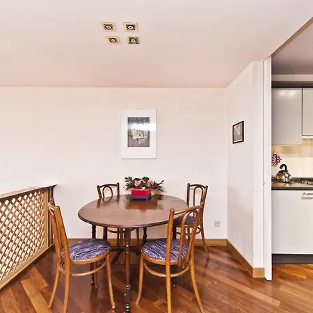Palazzo San Marco: Historic With Lift Apartment Venice