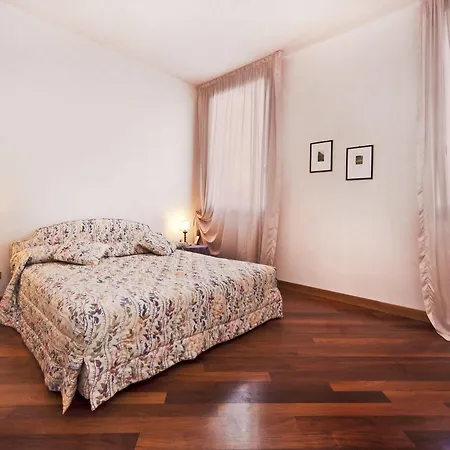 Apartment Palazzo San Marco: Historic With Lift