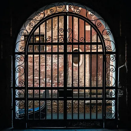 Palazzo San Marco: Historic With Lift Apartment
