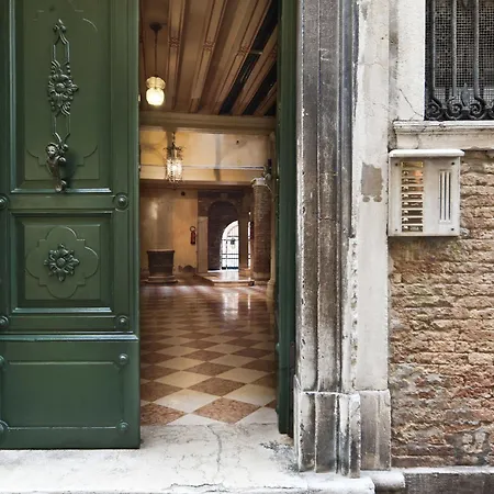 Palazzo San Marco: Historic With Lift *