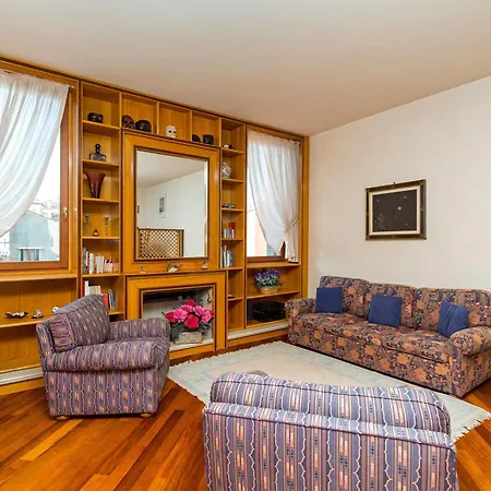 Palazzo San Marco: Historic With Lift Apartment *