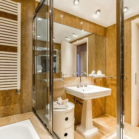 Palazzo San Marco: Historic With Lift Apartment *