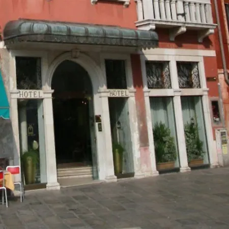 Hotel Nh Santa Lucia Benátky