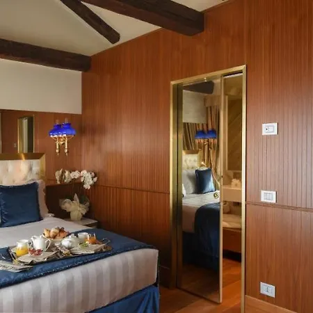 Otel Santa Croce Boutique 4*