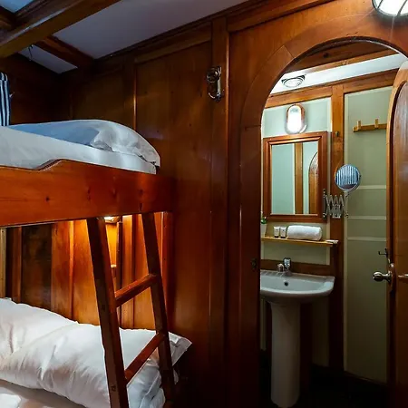 Venezia Boat & Breakfast Caicco Freedom Hotel en barco 2*