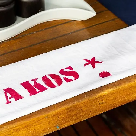 Akos