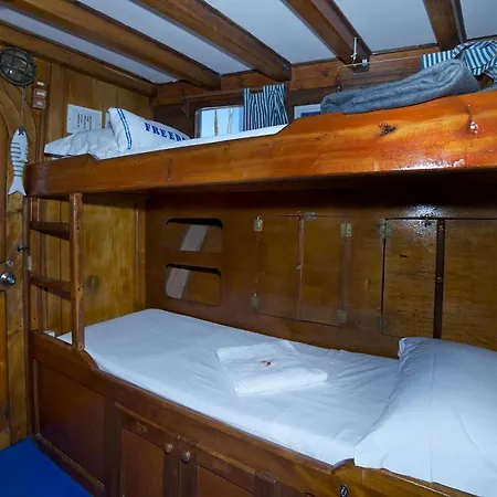 Venezia Boat & Breakfast Caicco Freedom Hotel en barco 2*