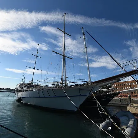 Venezia Boat & Breakfast Caicco Freedom Hotel en barco 2*