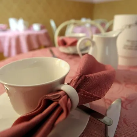 Bed & Breakfast Art Dreams