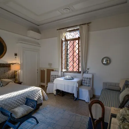 Ca' Della Corte Bed & Breakfast 2*
