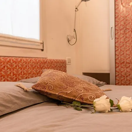 Gold And Red - The Venetian Style With Terrace Apartment Venice