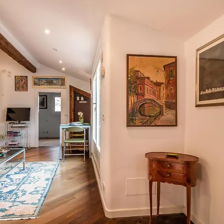 Gold And Red - The Venetian Style With Terrace Apartment Venice