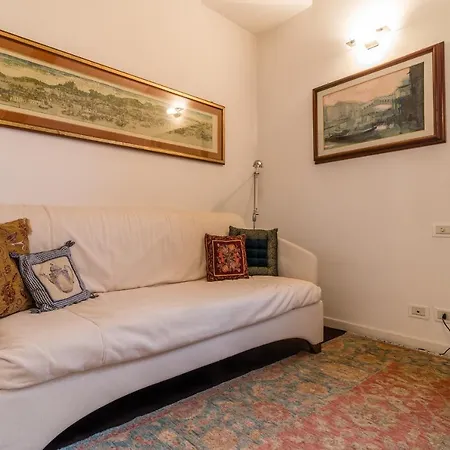 Apartment Gold And Red - The Venetian Style With Terrace