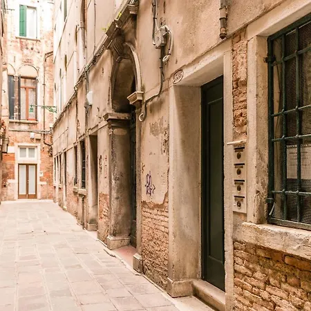 Gold And Red - The Venetian Style With Terrace Venice
