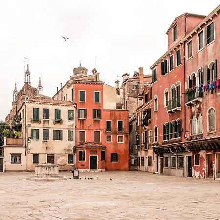 Gold And Red - The Venetian Style With Terrace *