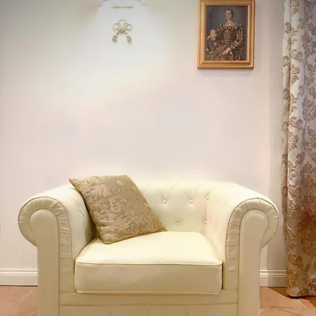 Michelle In Charming Apartment Venedig