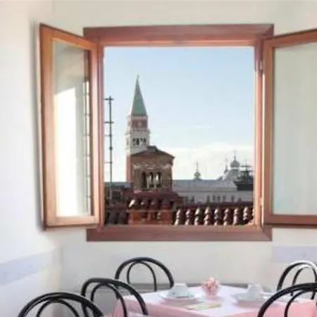 Bed & - Casa Per Ferie La Pieta Bed and breakfast