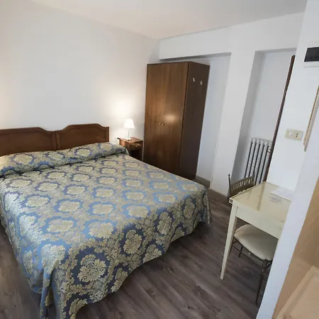 Casa Peron Hotel *