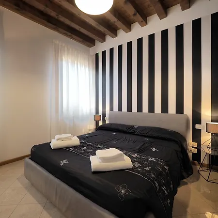 Venetian Style 3 *