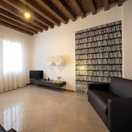Venetian Style 3 *