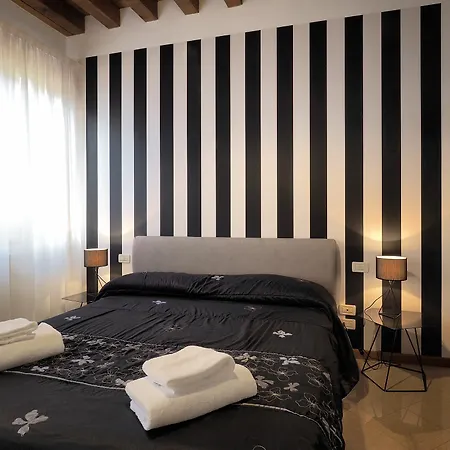 Apartment Venetian Style 3