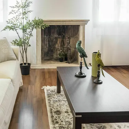 Santa Croce Apartment