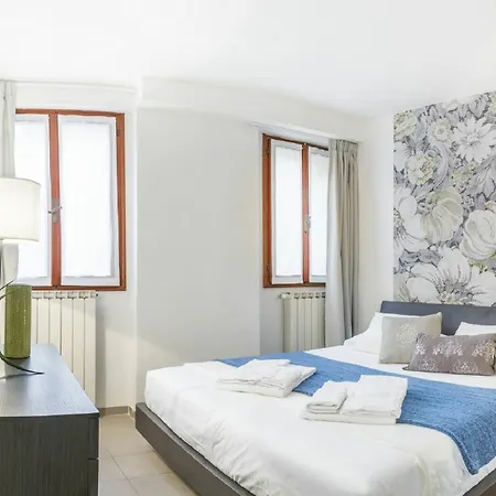 Santa Croce Apartment