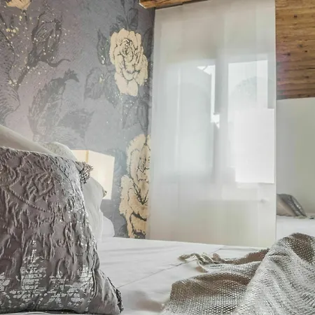 Santa Croce Apartment