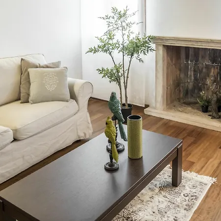 Santa Croce Apartment