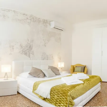 Santa Croce Apartment *