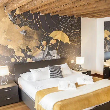 Santa Croce Apartment *