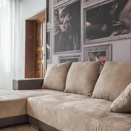 Santa Croce Apartment *