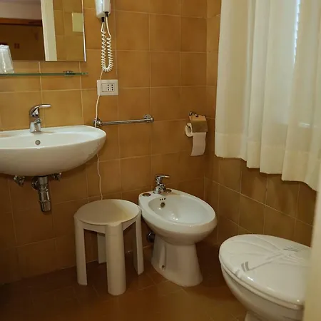 Canada Hotel 2*
