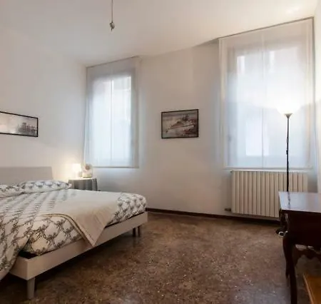 Key Location Near Palazzo Grassi Holiday home Venice