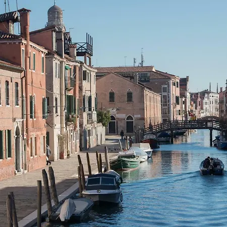Art Painting With Canal View Apartment Venice