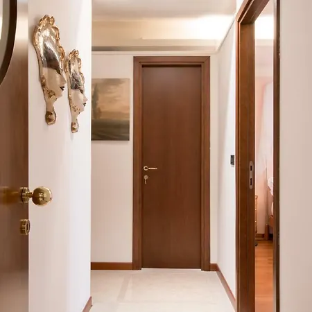 Holiday home Casa Flavia Ai Morosini - Luxury With Canal View Venice