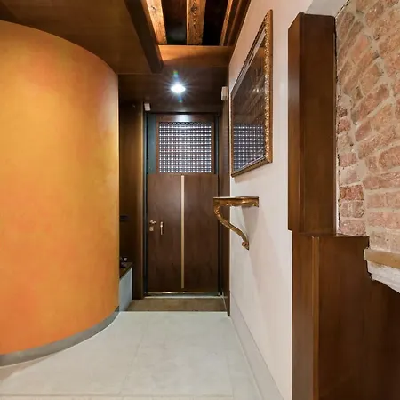 Holiday home Casa Flavia Ai Morosini - Luxury With Canal View Venice