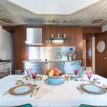 Holiday home Casa Flavia Ai Morosini - Luxury With Canal View