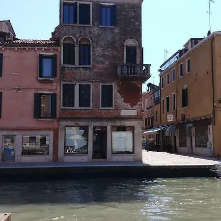 Calle Rielo Great Canal View Apartment
