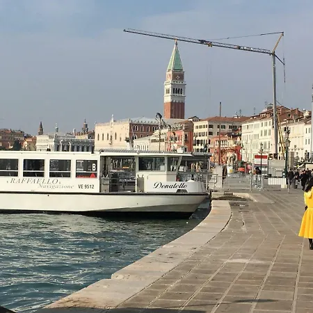 Rosso Veneziano Appartamento Venezia