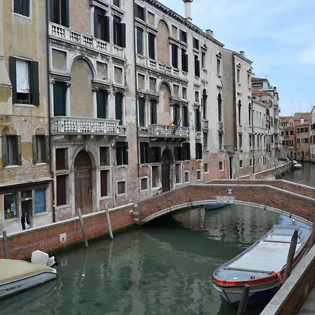 Apartment In Ai Carmini Venice
