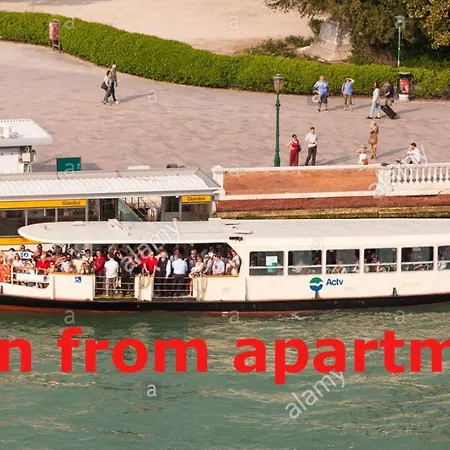 Susy Biennale - Canal View And Garden Apartment Venice