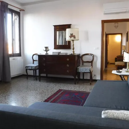 Calle San Giacomo Apartment