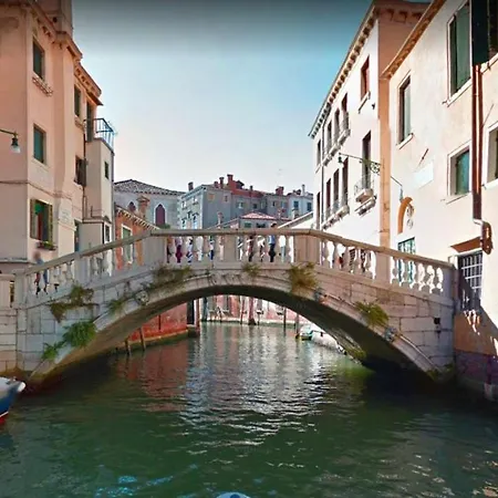 Ca' Dei Nomboli Canal View *