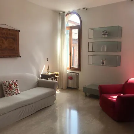 Homes & Holidays * Venice