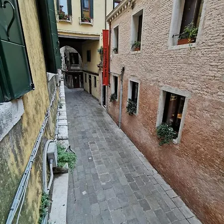 Deluxe 3 Bedrooom Flat In Rialto