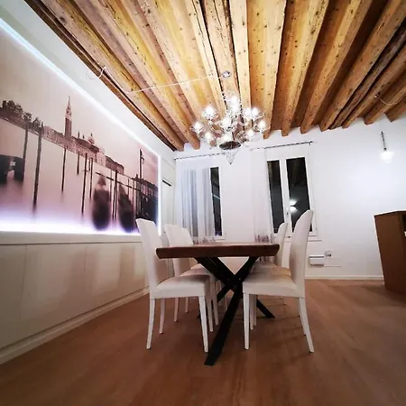 Deluxe 3 Bedrooom Flat In Rialto Appartement Venetië