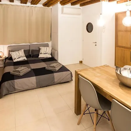 The Carpenter's House - Smart Collection *